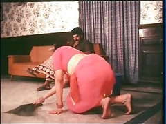 Find-Best-Videos.com presents: Mallu maid cleavage show