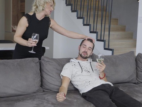 Find-Best-Videos.com presents: Hardcore fucking on the sofa with cock hungry mature scorpina
