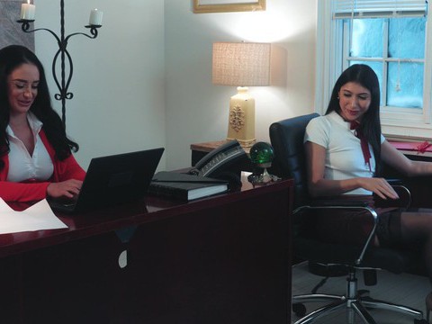 Find-Best-Videos.com presents: Big butt boss spreads legs to ride her coworker on the bed