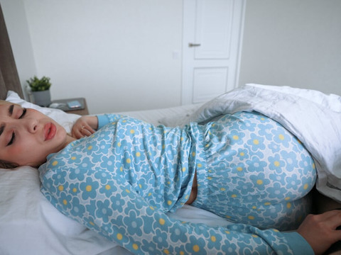 Find-Best-Videos.com presents: My whore step mom wakes me up in the best way she knows!